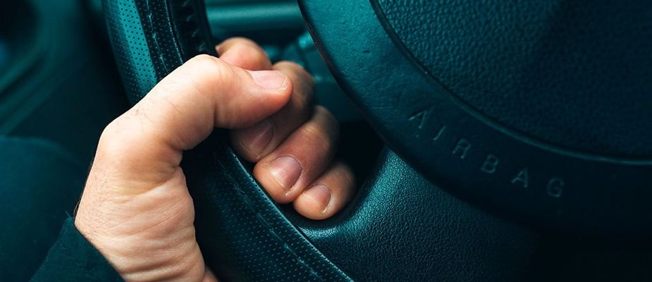 Direção pesada (dura): o que pode ser?