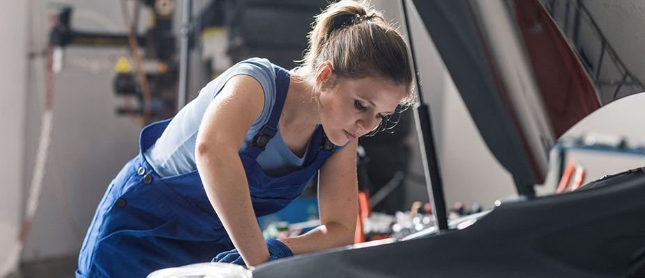 O que danifica a bomba de direção hidráulica?